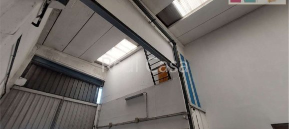 495m² Warehouse in Modena, Italy No. 235878 11