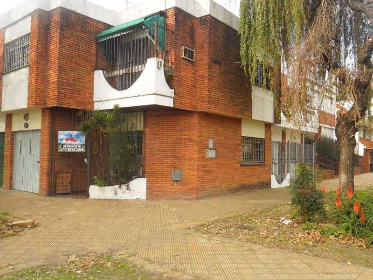 3 bedrooms House in Lomas de Zamora, Argentina No. 18482