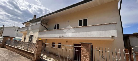 4 bedrooms House in Torgiano, Italy No. 320984 3