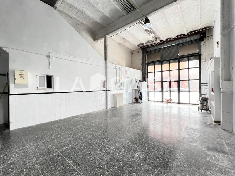 Imóvel comercial em Badalona, Spain 184 m² N.º 147930