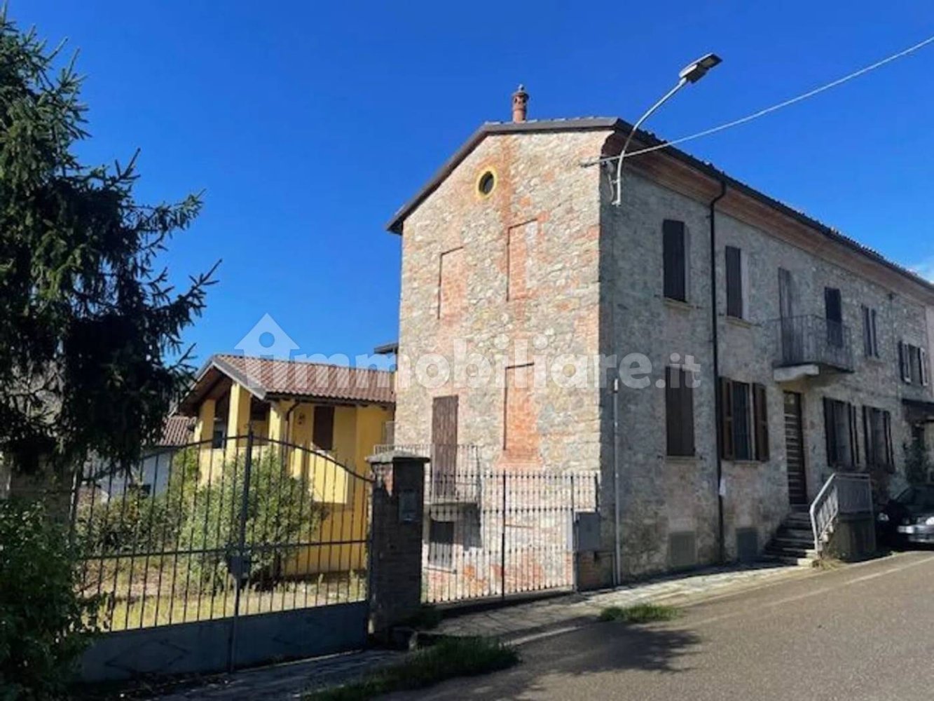 Casa de 7 dormitorios en Zavattarello, Italy No. 383023