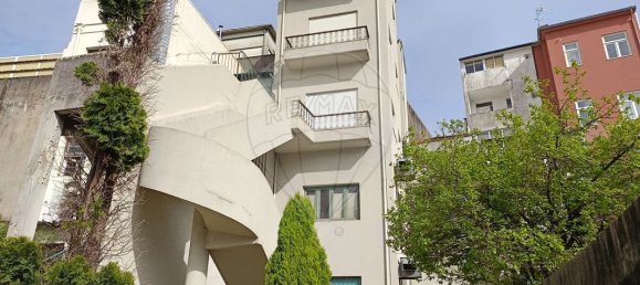 9 bedrooms Building in Porto, Portugal No. 135106 3