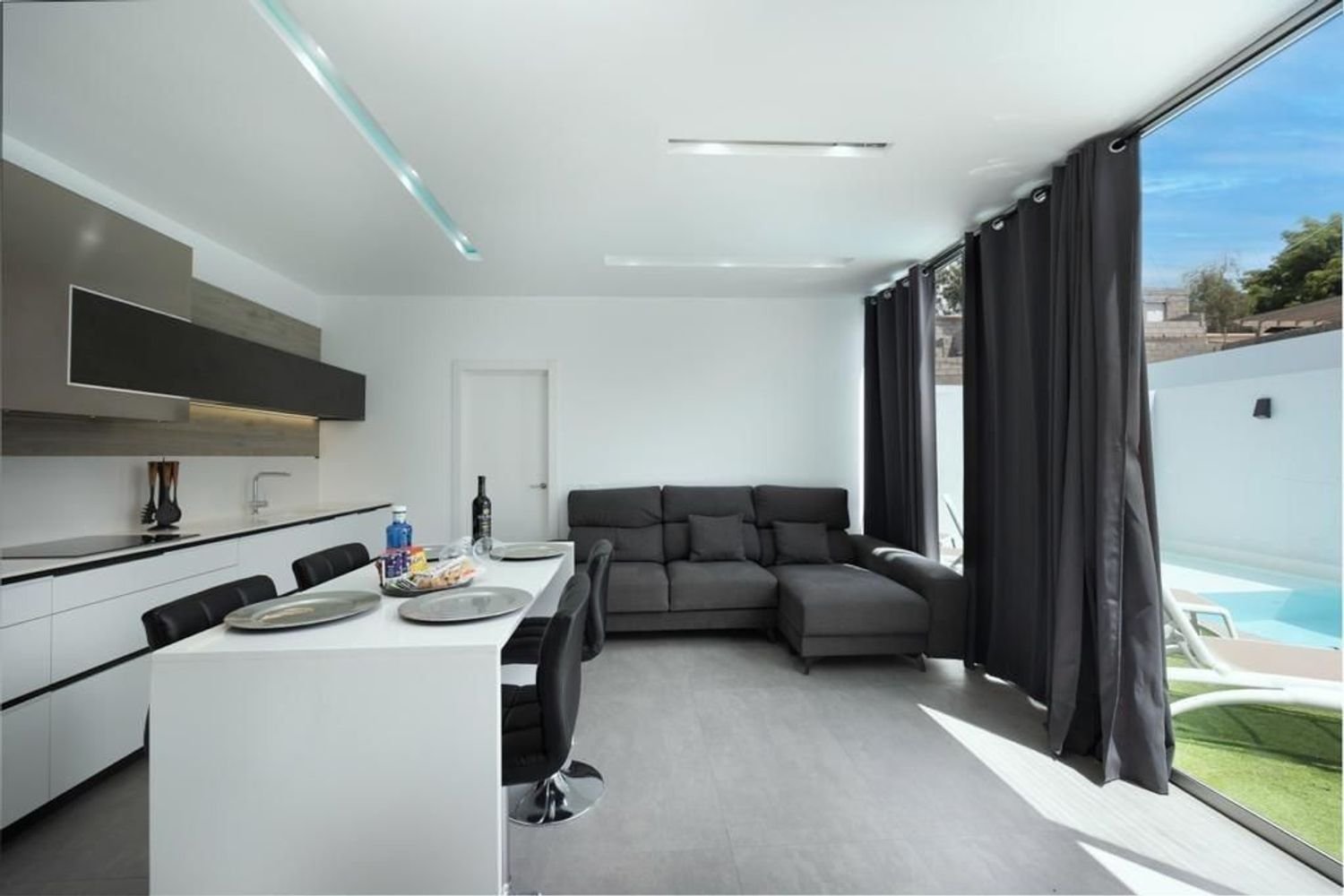 2 bedrooms Villa in San Bartolome De Tirajana, Spain No. 233407