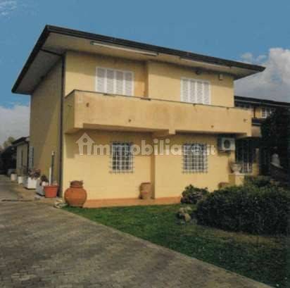 5 rooms Apartment in Latina, Italy No. 271046