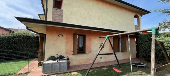 4 rooms House in Crema, Italy No. 106244 3