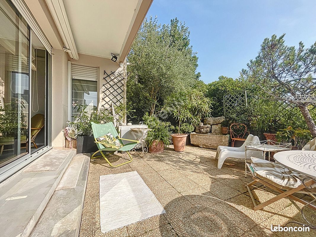 2 bedrooms Apartment in Saint-Cyr-sur-Loire, France No. 256184