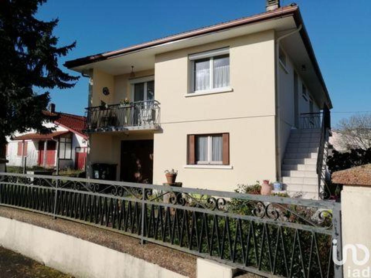 Casa de 4 dormitorios en Orthez, France No. 2418