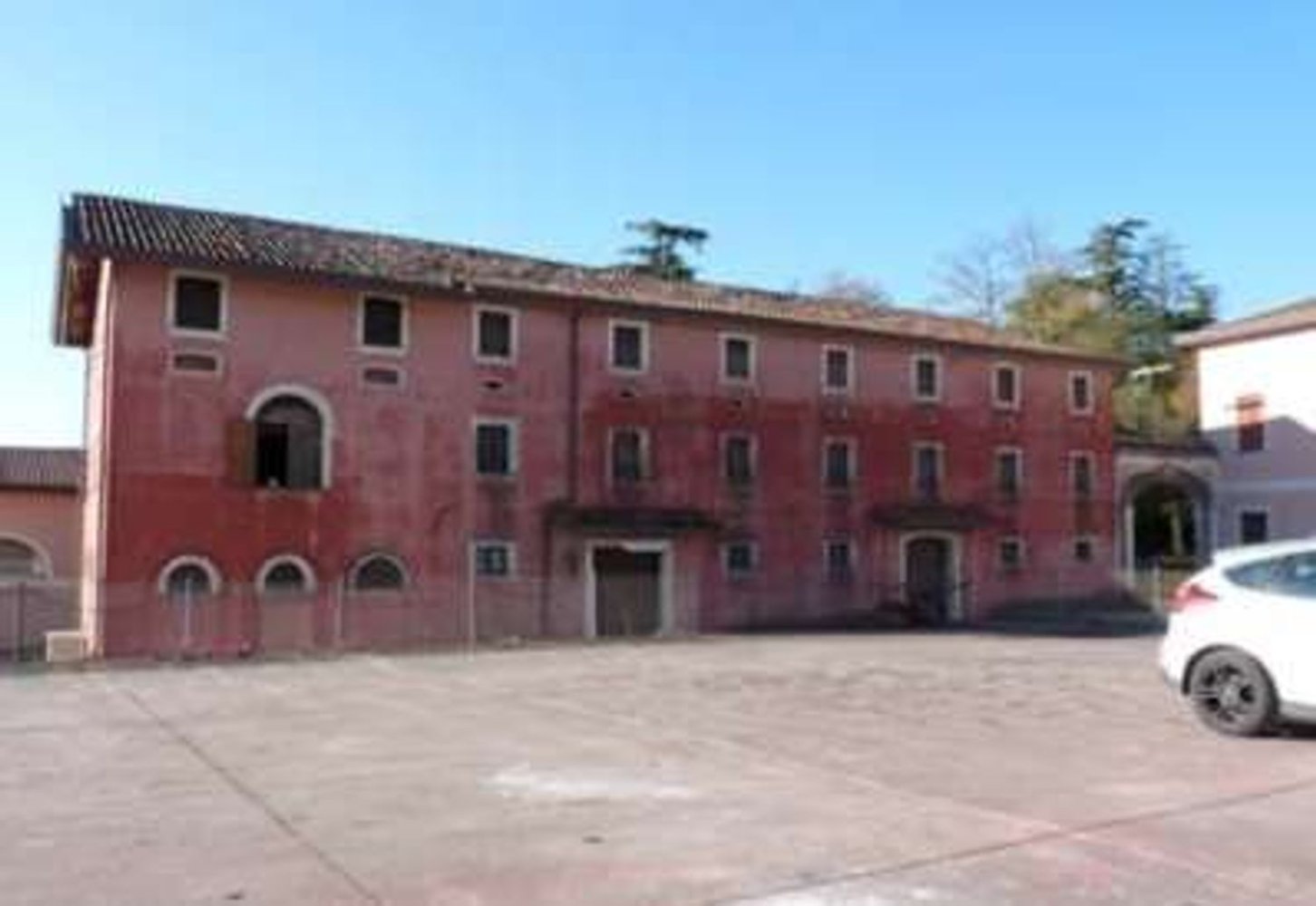 Gewerbliche Immobilie in Colle Umberto, Italy 2870m², Nr. 393776