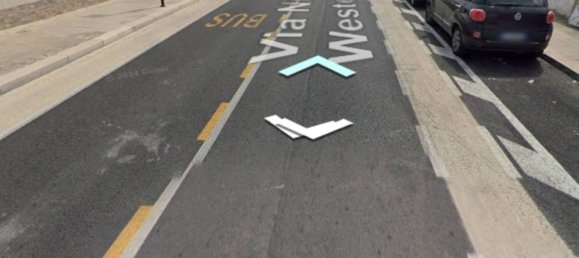 72m² Commercial property in Bari, Italy No. 305287 5