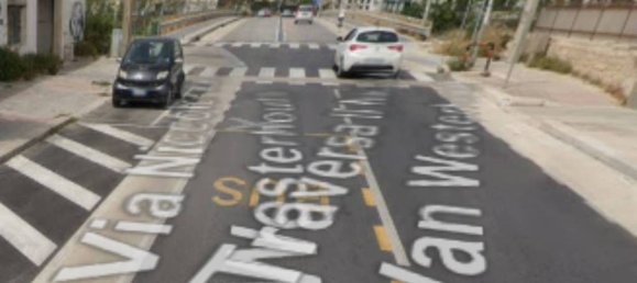 72m² Commercial property in Bari, Italy No. 305287 8