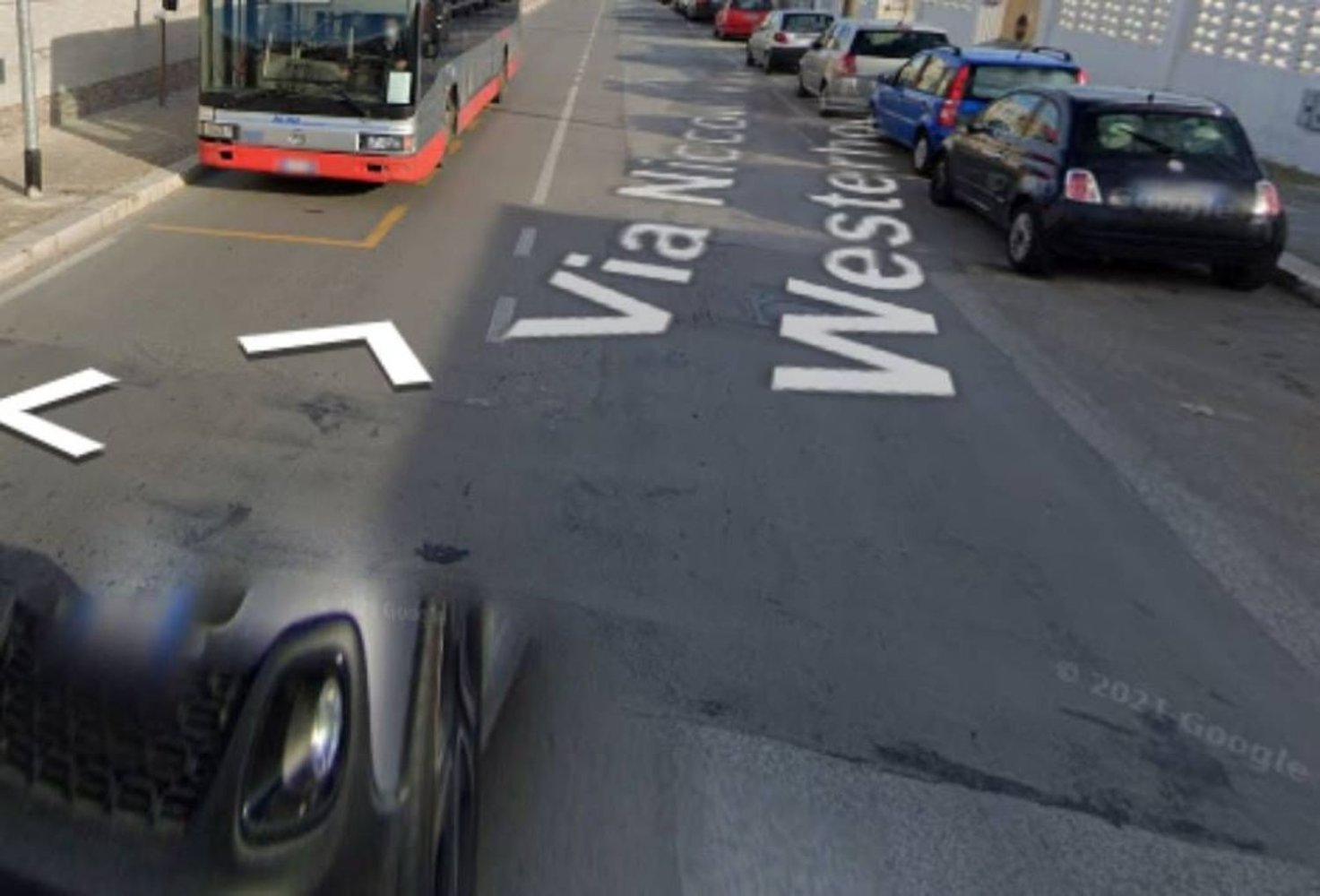 72m² Commercial property in Bari, Italy No. 305287