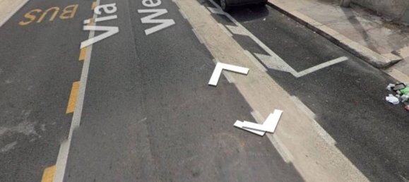 72m² Commercial property in Bari, Italy No. 305287 7