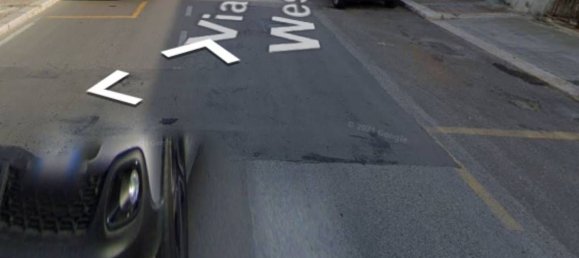 72m² Commercial property in Bari, Italy No. 305287 3