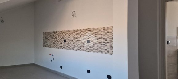 3 Schlafzimmer Wohnung in Aci Sant'Antonio, Italy, Nr. 300051 7