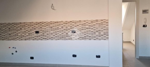 3 Schlafzimmer Wohnung in Aci Sant'Antonio, Italy, Nr. 300051 9