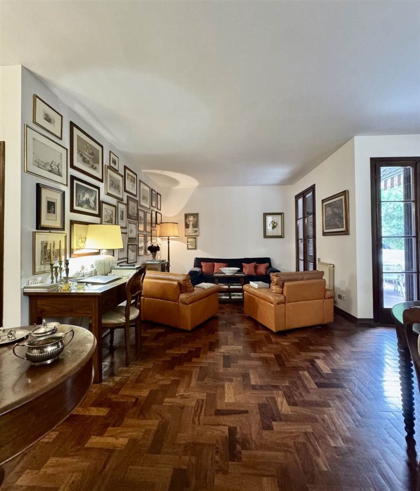 5 chambres Duplex à Prato, Italy No. 330015