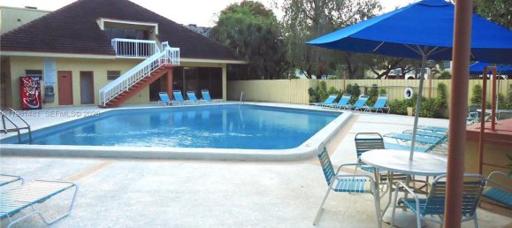 1 Schlafzimmer Gewerbliche Immobilien in Miami, USA, Nr. 615690 5