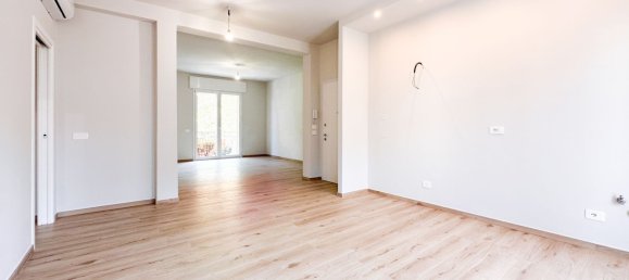 Apartamento de 4 habitaciónes en Sassuolo, Italy No. 274892 2