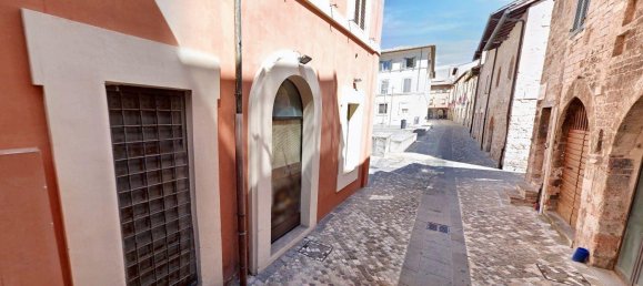 5 rooms Commercial property in Foligno, Italy No. 51630 13