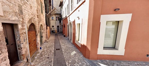 5 rooms Commercial property in Foligno, Italy No. 51630 7