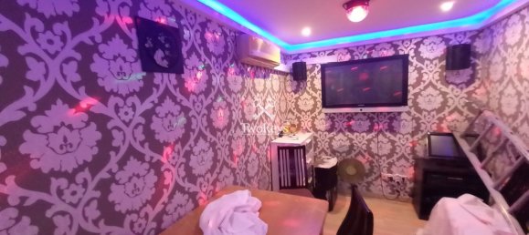 8 bedrooms Commercial property in Badalona, Spain No. 13396 4