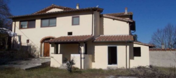 5 rooms Apartment in Figline e Incisa Valdarno, Italy No. 194921 2