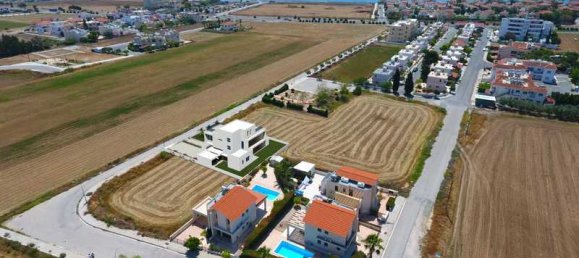 4 chambres Propriété commerciale à Larnaca, Cyprus No. 7236 8