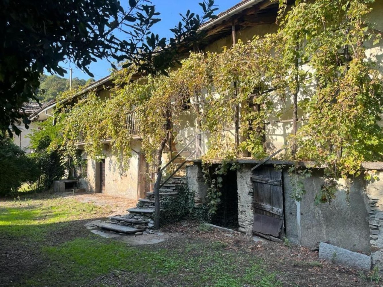 6 rooms House in Barge, Italy No. 279505
