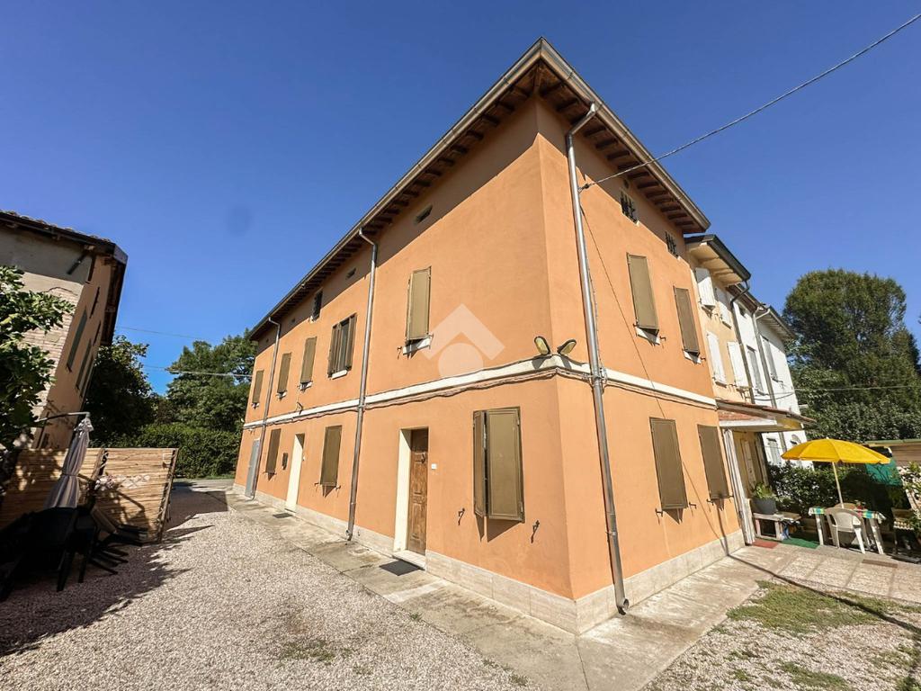 2 bedrooms House in Carpi, Italy No. 297398