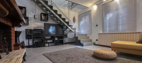 2 bedrooms House in Carpi, Italy No. 297398 2