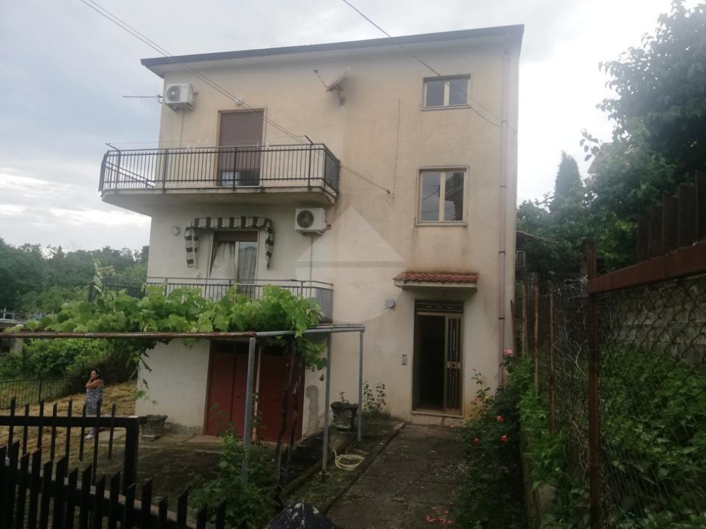 7 rooms Apartment in Cosenza, Italy No. 86772