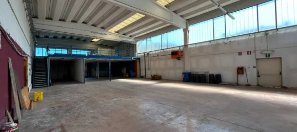 1400m² Warehouse in Settimo Torinese, Italy No. 53915 4