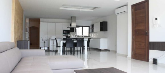Apartamento de 3 dormitorios en Saint Julian's, Malta No. 9135 7