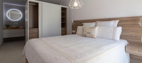 4 bedrooms Villa in Elda, Spain No. 183585 8