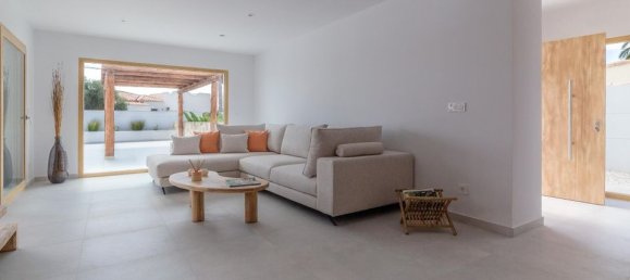 4 bedrooms Villa in Elda, Spain No. 183585 4