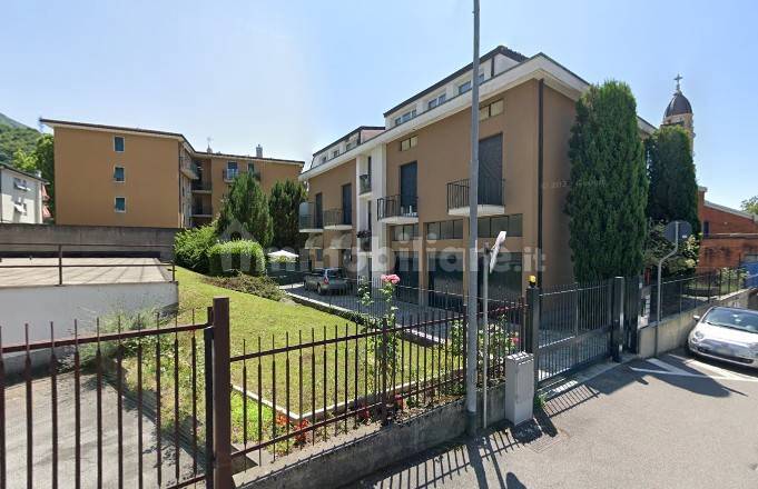 Квартира с 2 спальнями в Лекко, Италия № 335060