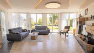 Дом с 6 комнатами в Нойнкирхен, Австрия № 130213