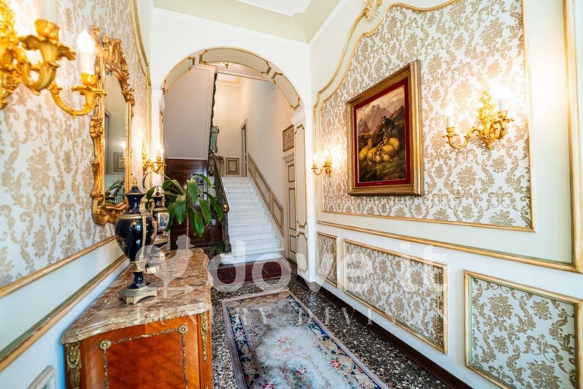 7 bedrooms Villa in Imperia, Italy No. 358442