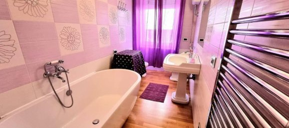 5 rooms Apartment in Francavilla al Mare, Italy No. 28253 8