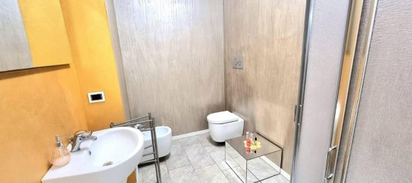 5 rooms Apartment in Francavilla al Mare, Italy No. 28253 4