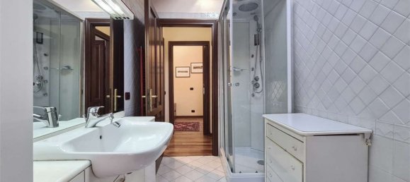 5-salle Appartement à Modena, Italy No. 213433 42