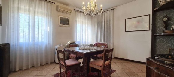 5-salle Appartement à Modena, Italy No. 213433 11