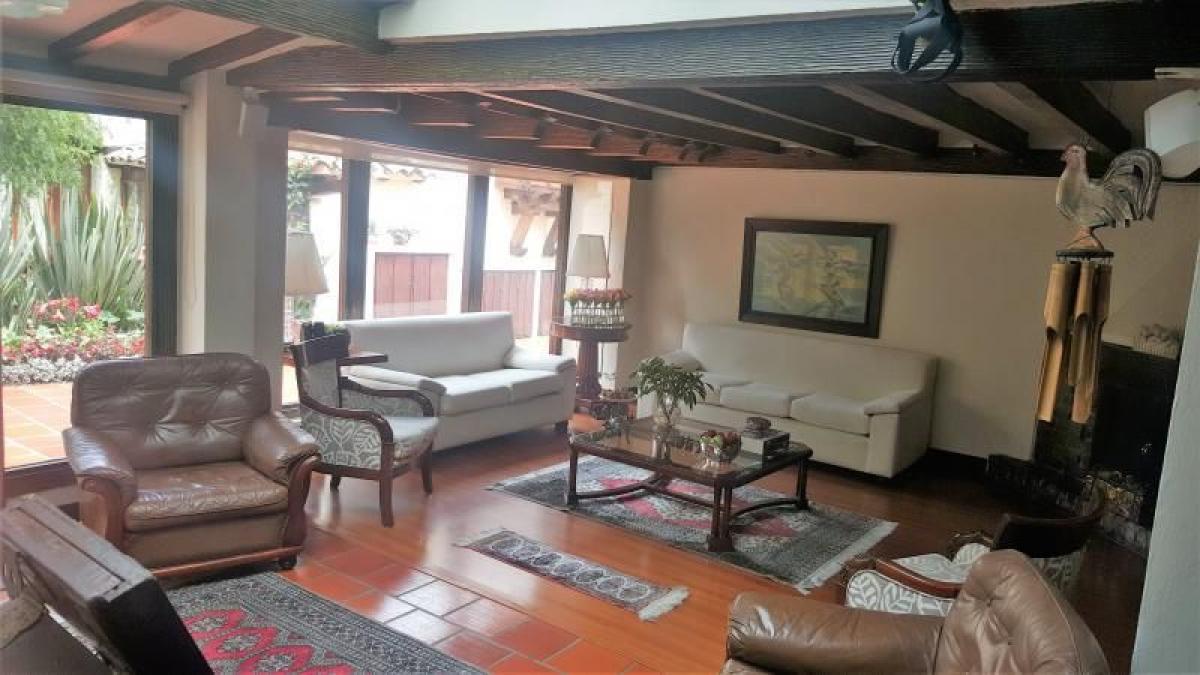 4 bedrooms House in Bogota, Colombia No. 14017