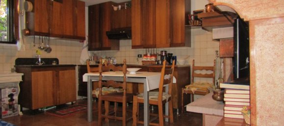 2 bedrooms House in Carrara, Italy No. 45779 14