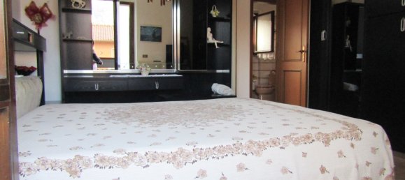 2 bedrooms House in Carrara, Italy No. 45779 5