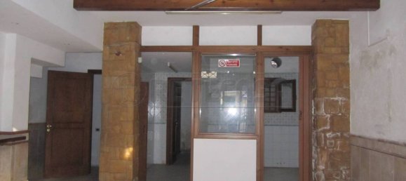 2 rooms Commercial property in Palermo, Italy No. 82003 2
