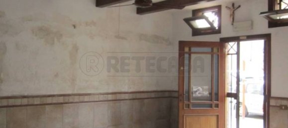 2 rooms Commercial property in Palermo, Italy No. 82003 4