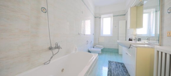 Квартира с 3 комнатами в Таранто, Италия № 123462 17