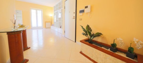 Квартира с 3 комнатами в Таранто, Италия № 123462 3