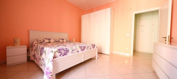 Квартира с 3 комнатами в Таранто, Италия № 123462 16